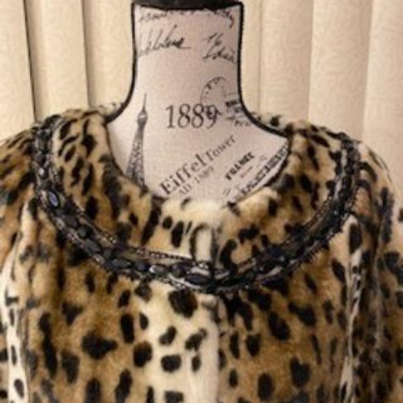 TERRY LEWIS FAUX FUR ANIMAL PRINT EMBELLISH JACKET - Picture 2 of 3